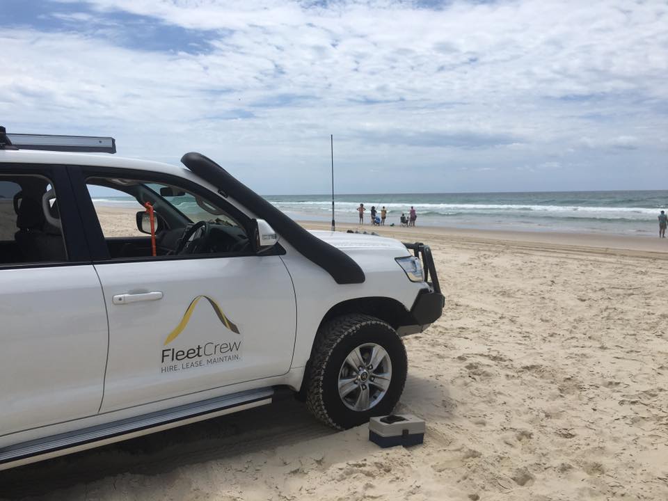 4WD tracks near the Gold Coast - 4WD on the beach 4WD tracks near Gold Coast - FleetCrew LandCruiser at the beach